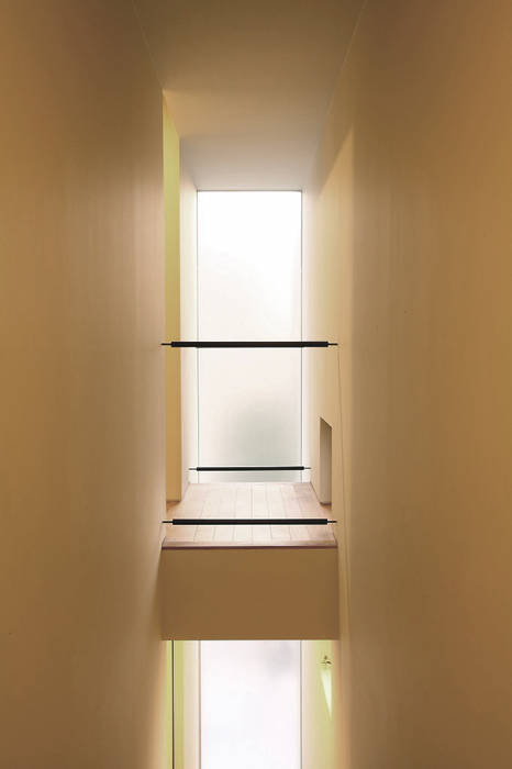 清須の家, 浦瀬建築設計事務所 浦瀬建築設計事務所 Eclectic style corridor, hallway & stairs