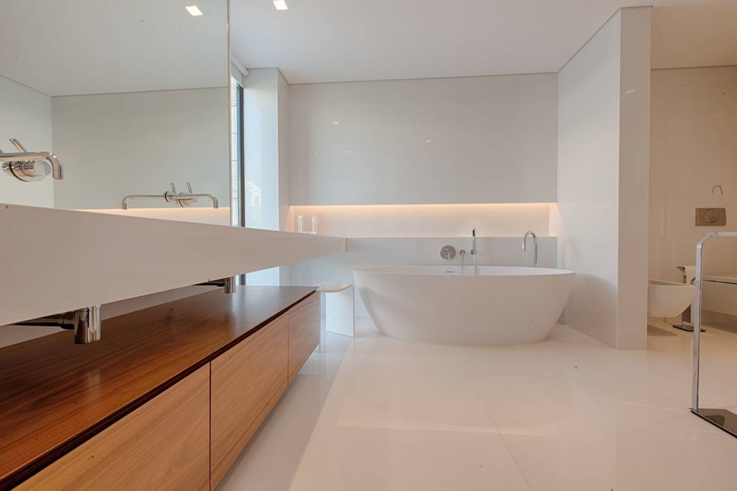 WC de suite luxuosa homify Casas de banho modernas Cerâmica