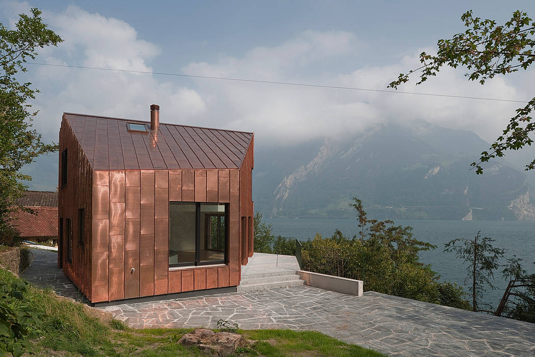 Ferienhaus Triangel in Bauen UR, Lüthi + Schmid Architekten BSA Lüthi + Schmid Architekten BSA Casas eclécticas Cobre/Bronce/Latón