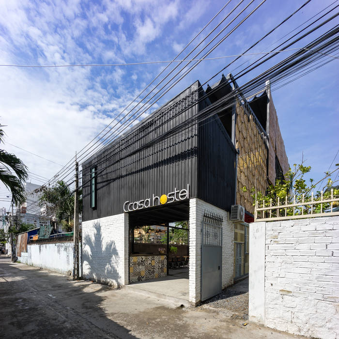 Ccasa Hostel, TAK Architects TAK Architects Commercial spaces Khách sạn