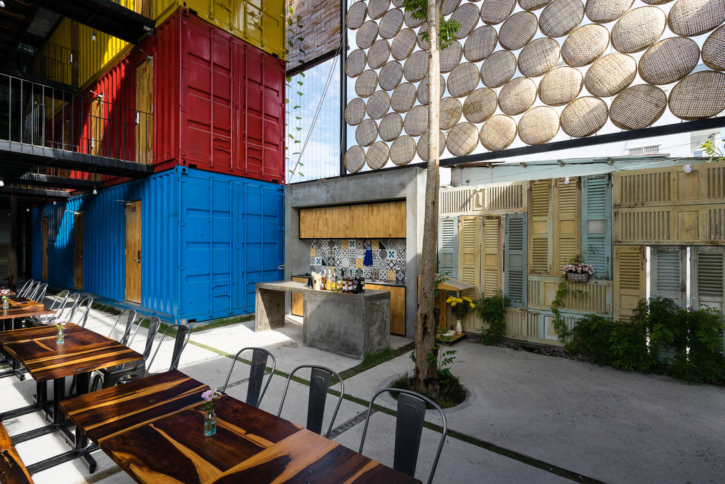 Ccasa Hostel, TAK Architects TAK Architects Commercial spaces Khách sạn