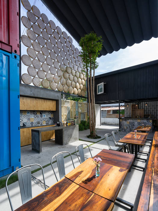 Ccasa Hostel, TAK Architects TAK Architects Commercial spaces Khách sạn