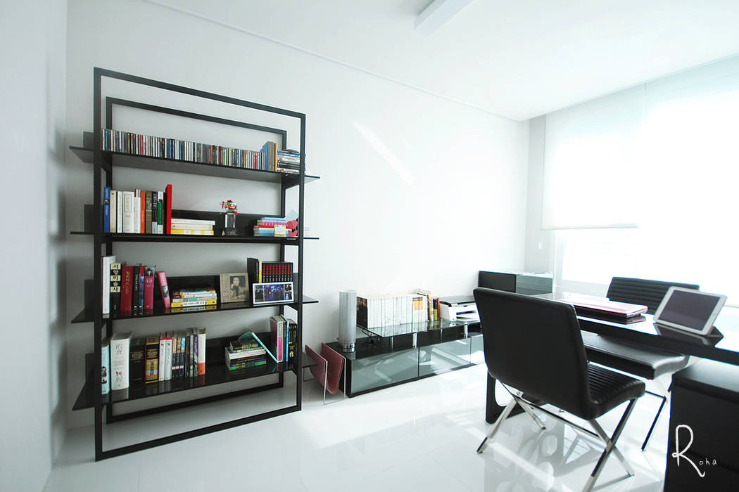화이트 블루 인테리어의 38평 아파트, 로하디자인 로하디자인 Mediterranean style study/office