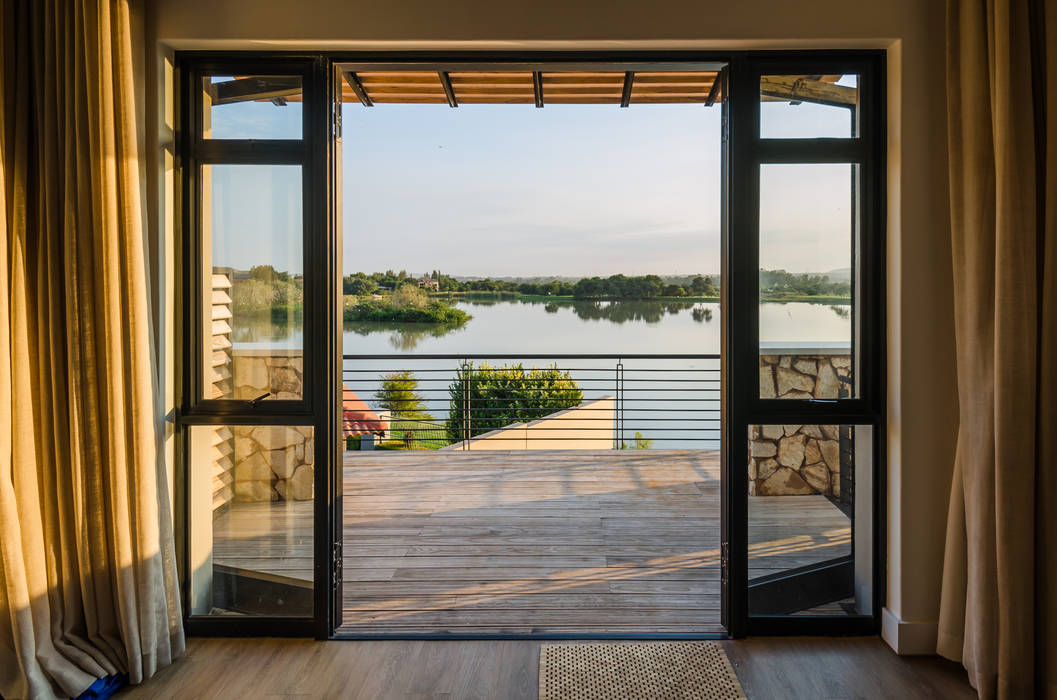 Modern Farmhouse - Silverlakes Nature Reserve Karel Keuler Architects Modern style bedroom