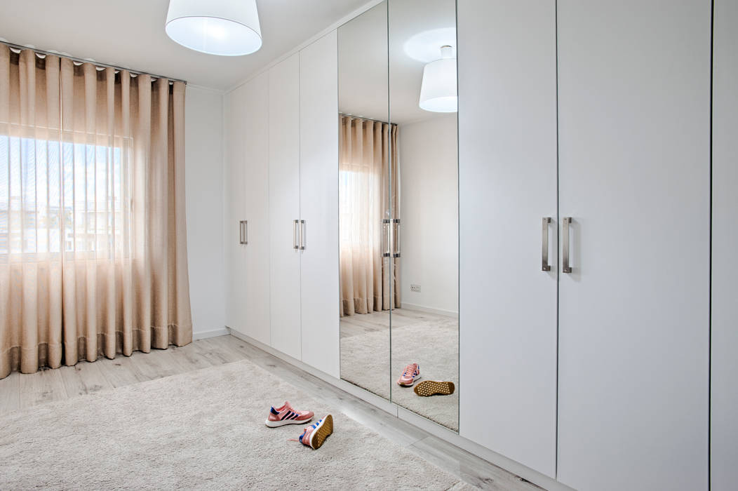 homify Modern dressing room