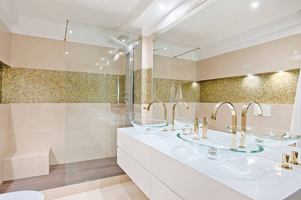 homify Modern bathroom