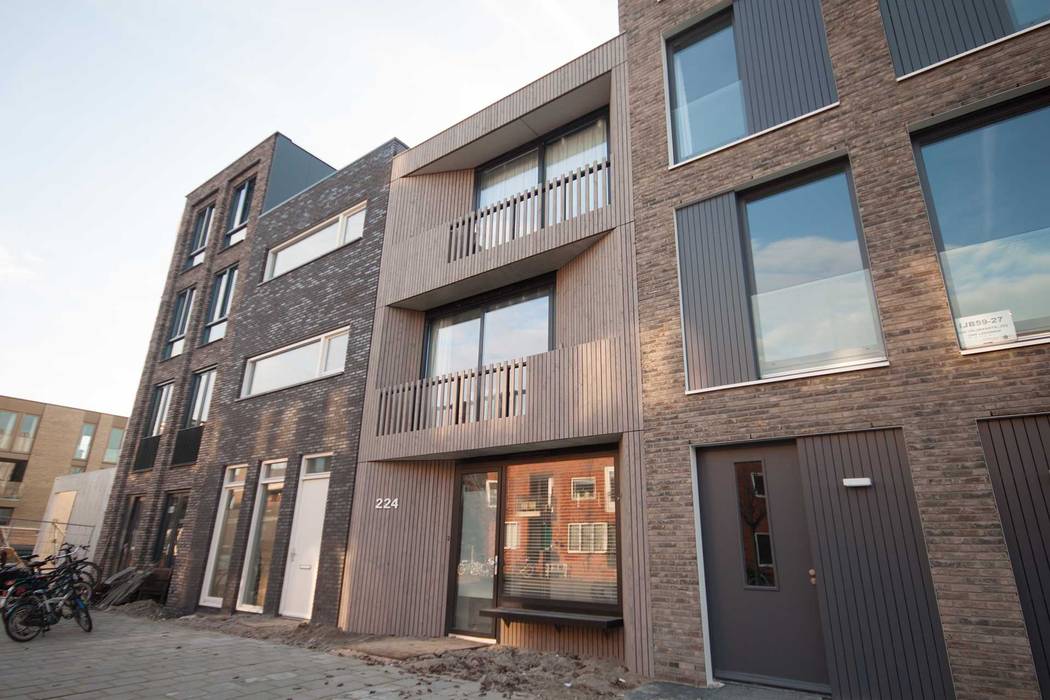 voorgevel van hout 8A Architecten Moderne huizen Hout Hout voorgevel,hout,IJburg,Amsterdam,zelfbouwwoning,cataloguswoning