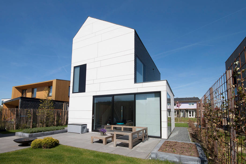Cataloguswoning Datcha house 4, Nijmegen (Lent), 8A Architecten 8A Architecten Casas modernas Pizarra