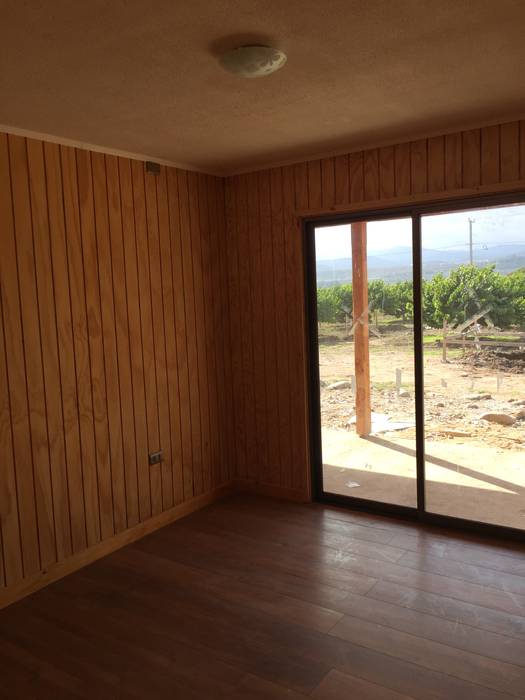 PROYECTO "OLIVARES-TUCHNER" CONSTRUCTORA RIO MAYER SPA Dormitorios de estilo rústico Madera Acabado en madera
