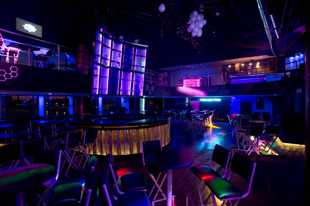 homify Commercial spaces Bars & clubs