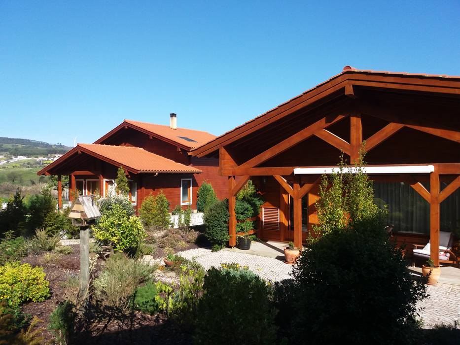 Chalés e casas de madeira  por Rusticasa