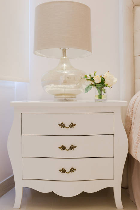 Dormitorios de estilo  por Monica Saravia