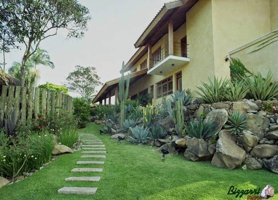 Caminho e paisagismo com pedras, Bizzarri Pedras Bizzarri Pedras Rustikaler Garten Stein