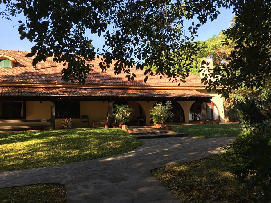 Estancia Sta. Ambrosina - Ampliação, CABRAL Arquitetos CABRAL Arquitetos Casas de estilo rural