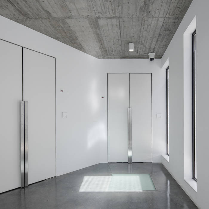 Átrio Capelas Mortuárias Plano Humano Arquitectos Corredores, halls e escadas minimalistas Betão
