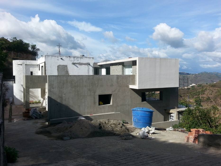 Fachada lateral MARATEA estudio Casas de estilo minimalista Concreto