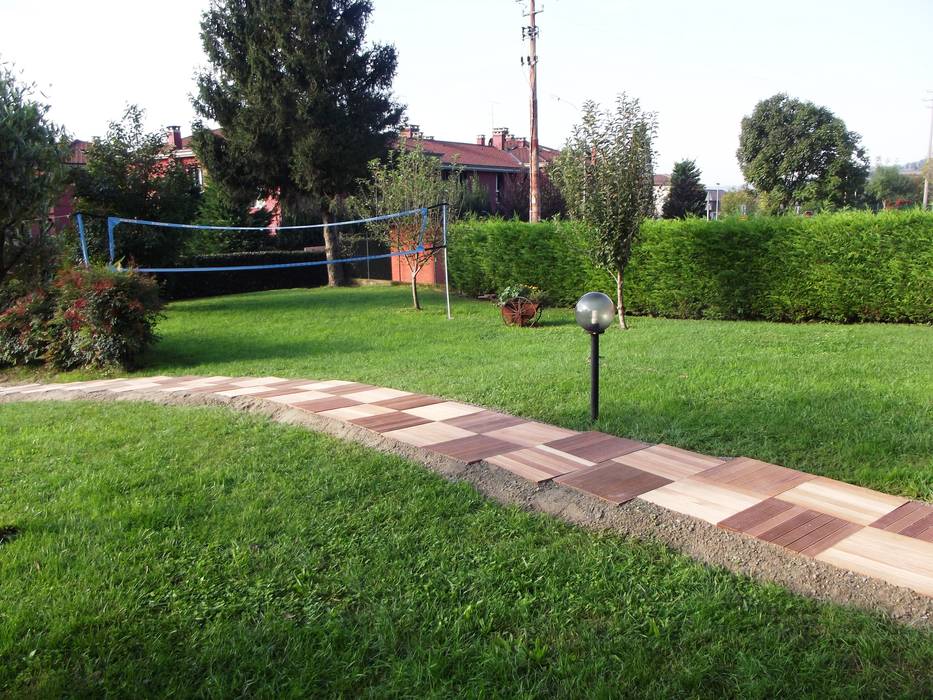 Sentiero con mattonelle da esterno in legno di Ipè ONLYWOOD Giardino in stile asiatico vialetto,pavimento da esterno,legno,ipe,matonelle,giardino,terreno,quadrotta,sentiero