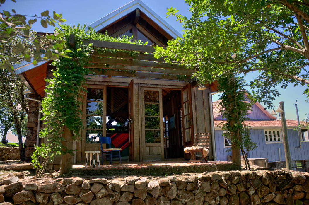 Fazenda Muitos Capões - Ampliação, CABRAL Arquitetos CABRAL Arquitetos Rumah Gaya Rustic Parket Multicolored