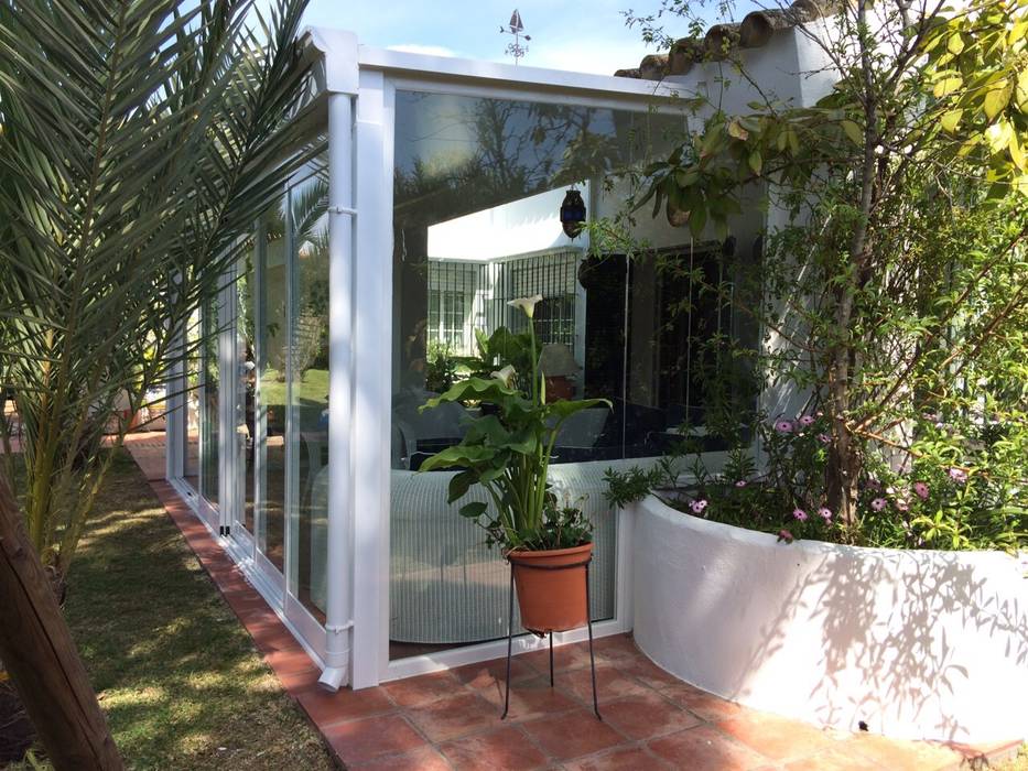 Cerramiento de patio exterior con cortinas de cristal, Kauma Kauma Classic style houses Aluminium/Zinc