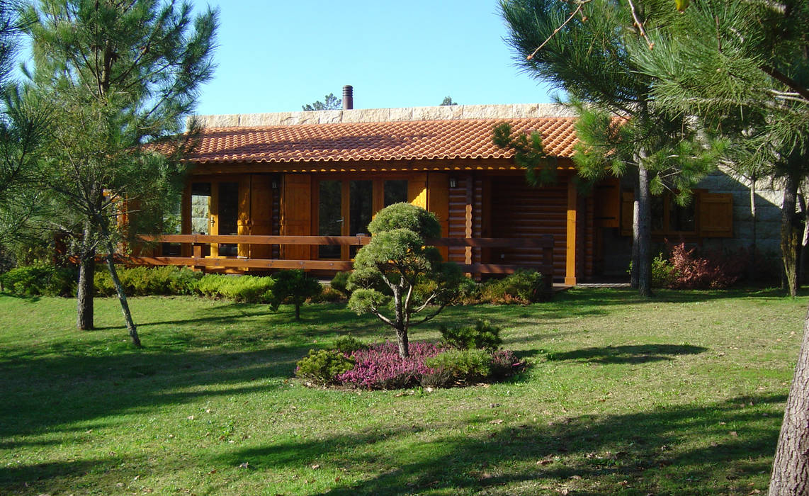 RUSTICASA | 100 projetos | Portugal + Espanha, RUSTICASA RUSTICASA Chalés e casas de madeira Madeira maciça Multi colorido