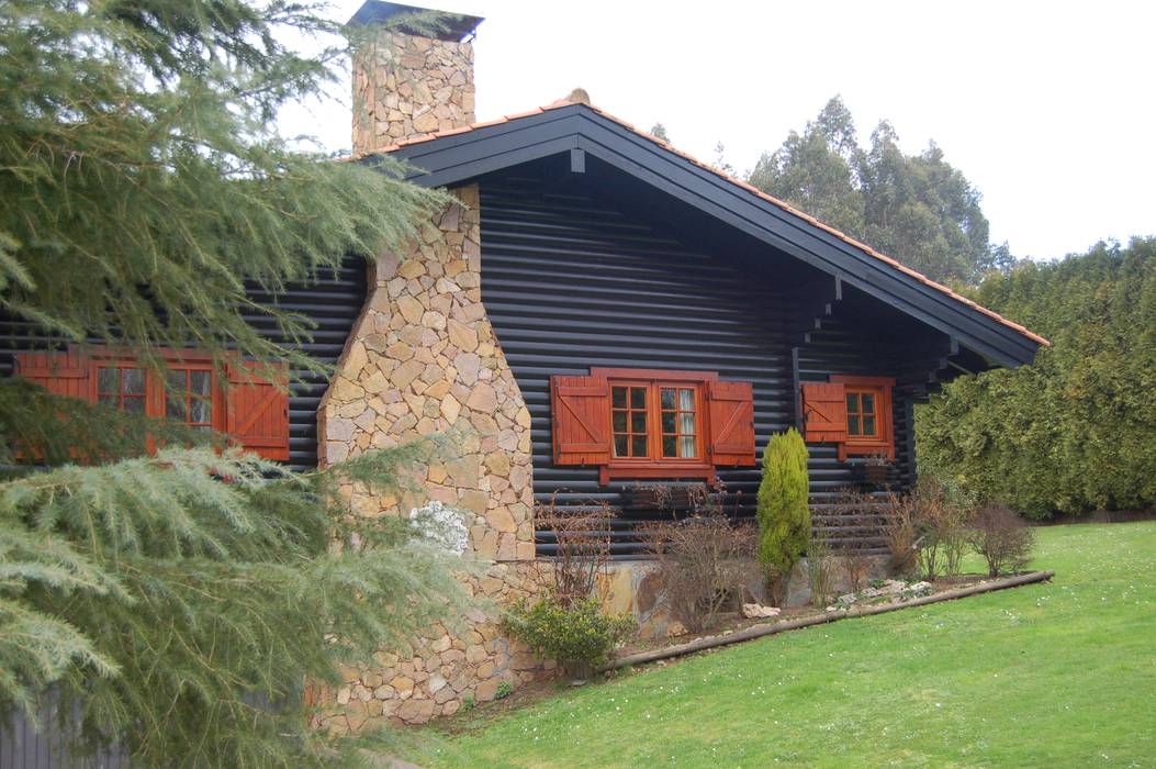 RUSTICASA | 100 projetos | Portugal + Espanha, RUSTICASA RUSTICASA Chalets & maisons en bois Bois massif Multicolore