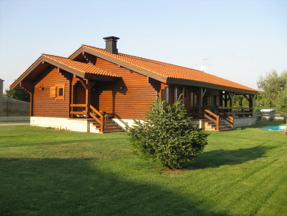 RUSTICASA | 100 projetos | Portugal + Espanha, RUSTICASA RUSTICASA Chalets & maisons en bois Bois massif Multicolore