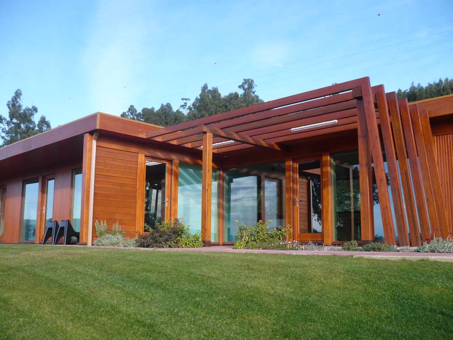 RUSTICASA | 100 projetos | Portugal + Espanha, RUSTICASA RUSTICASA Nhà gỗ Than củi Multicolored