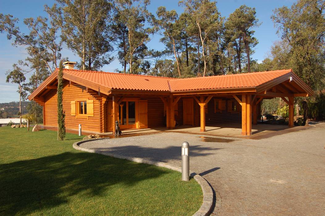 RUSTICASA | 100 projetos | Portugal + Espanha, RUSTICASA RUSTICASA Casas de madera Madera maciza Multicolor