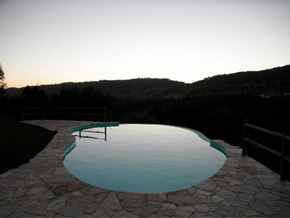 Tutiobra Sociedade Técnica de Construções Unipessoal, Lda Piscina in stile rurale Plastica Blu