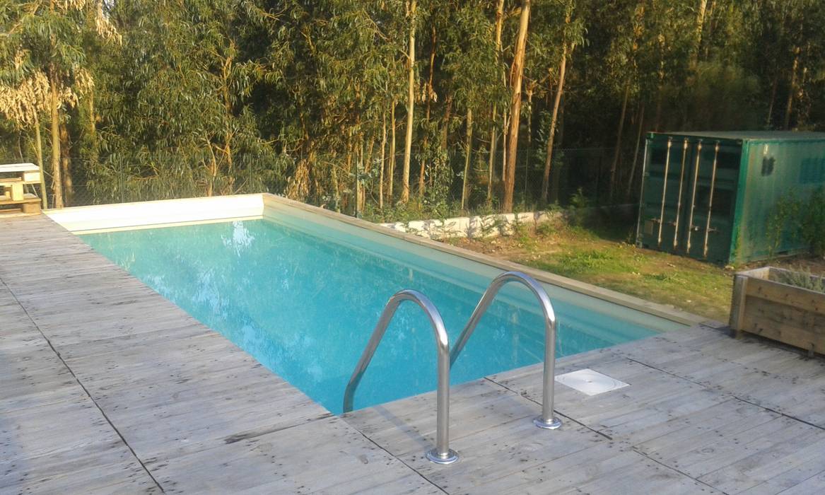 RUSTICASA | Casa "Reciclada" em Vila Nova de Cerveira, RUSTICASA RUSTICASA Piscinas de jardim Metal piscina de jardim,piscina ao ar livre,mobiliário reciclado,Rusticasa