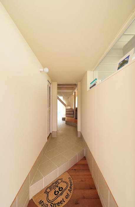 玄関 加藤淳一級建築士事務所 オリジナルスタイルの 玄関&廊下&階段