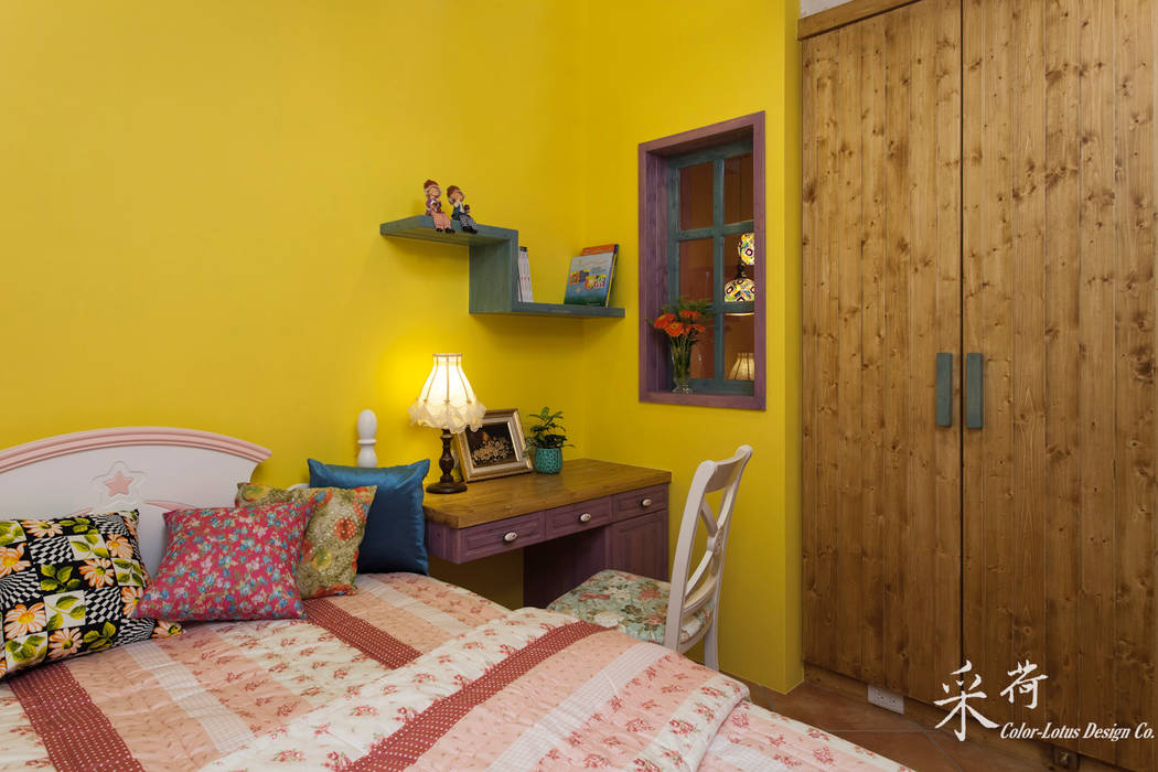 西班牙鄉村風格-透天別墅, Color-Lotus Design Color-Lotus Design 臥室 實木 Multicolored 衣櫥與衣櫃