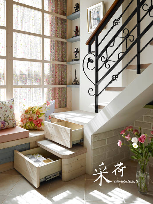 美式鄉村風-小坪數夾層屋, Color-Lotus Design Color-Lotus Design Pasillos, vestíbulos y escaleras rurales Madera maciza Multicolor