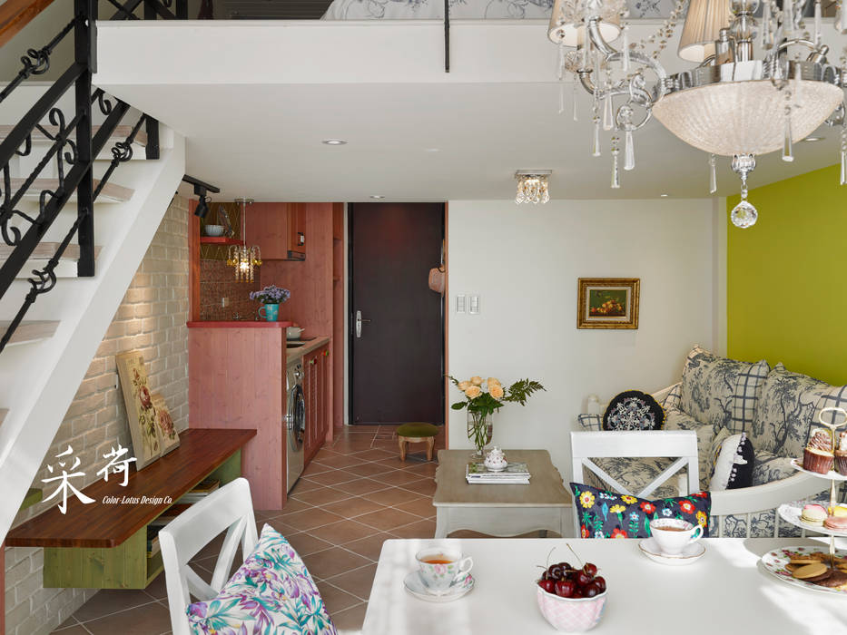 美式鄉村風-小坪數夾層屋, Color-Lotus Design Color-Lotus Design Livings de estilo Madera maciza Multicolor