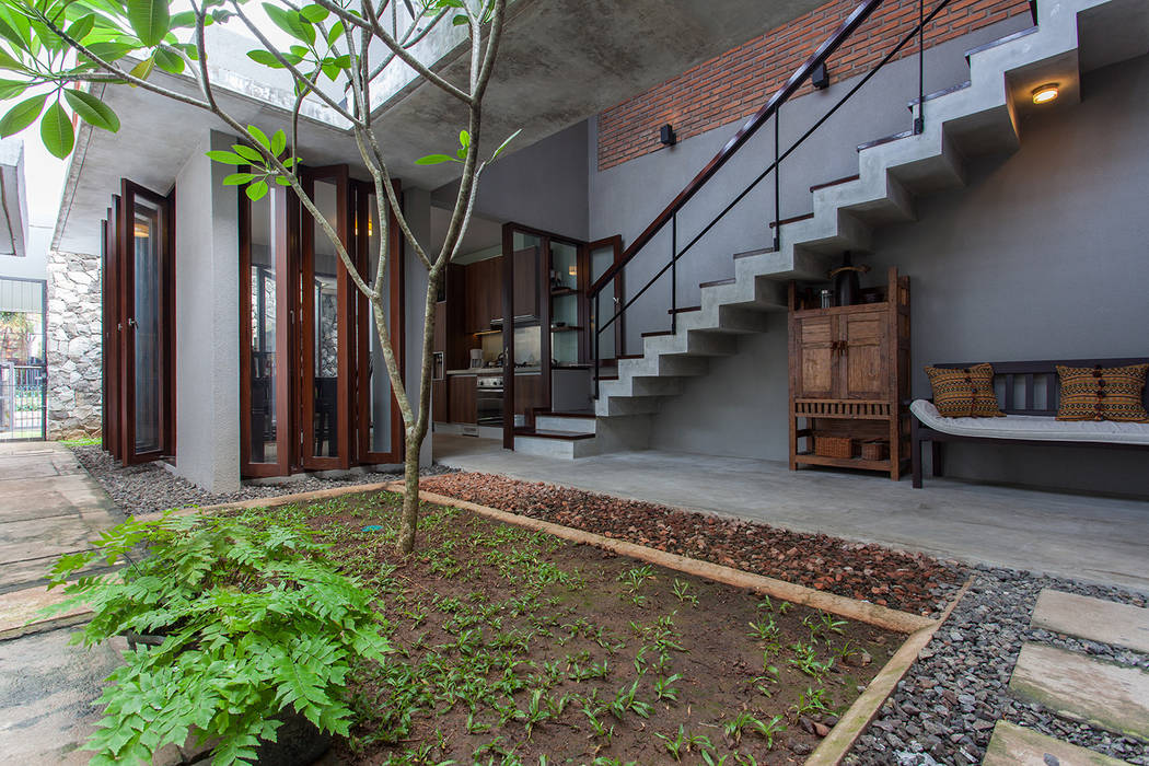 homify Tropical style houses Reinforced concrete