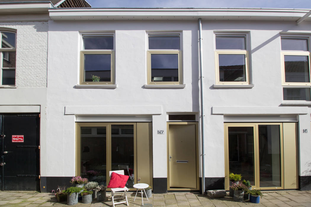 Hofjeswoningen Westeinde, studio suit studio suit Industriële huizen Aluminium / Zink