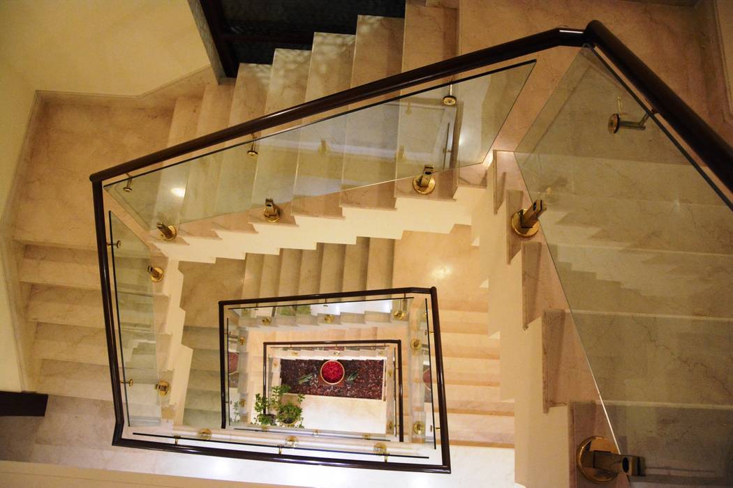 Staircase VB Design Studio Modern corridor, hallway & stairs staircase,multi dwelling
