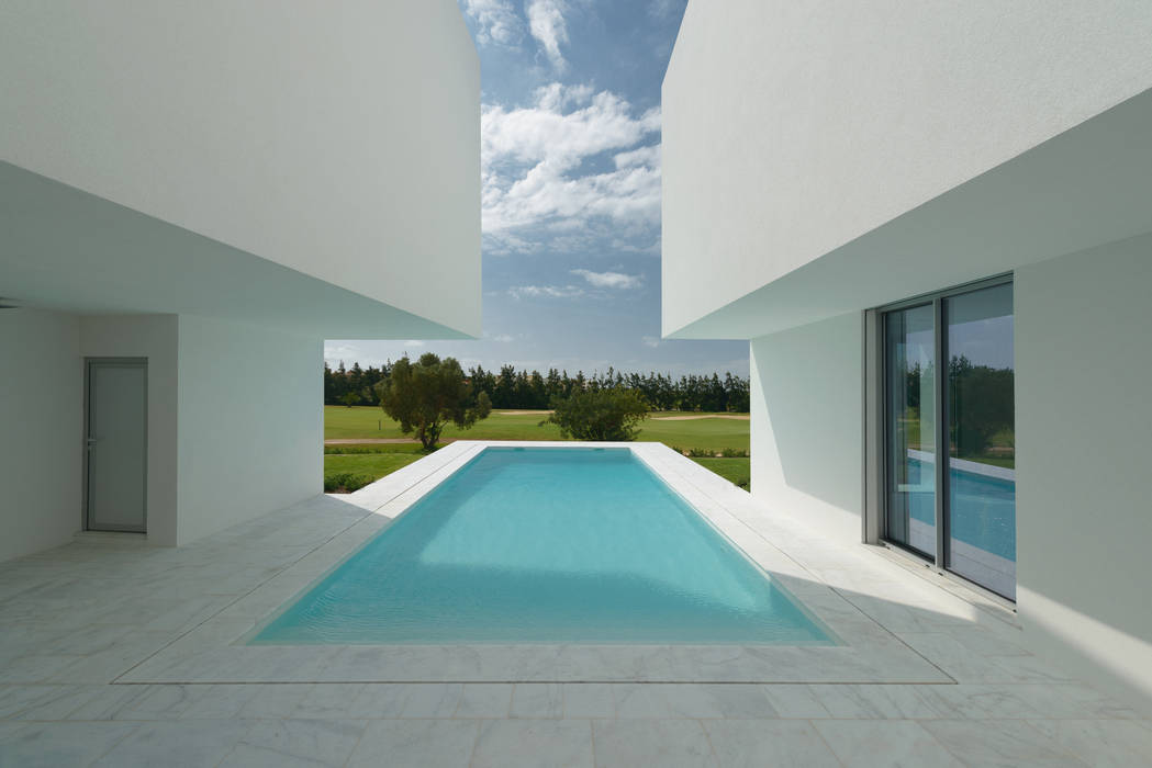 Habitações unifamiliares modernas na natureza, Corpo Atelier Corpo Atelier Piscinas