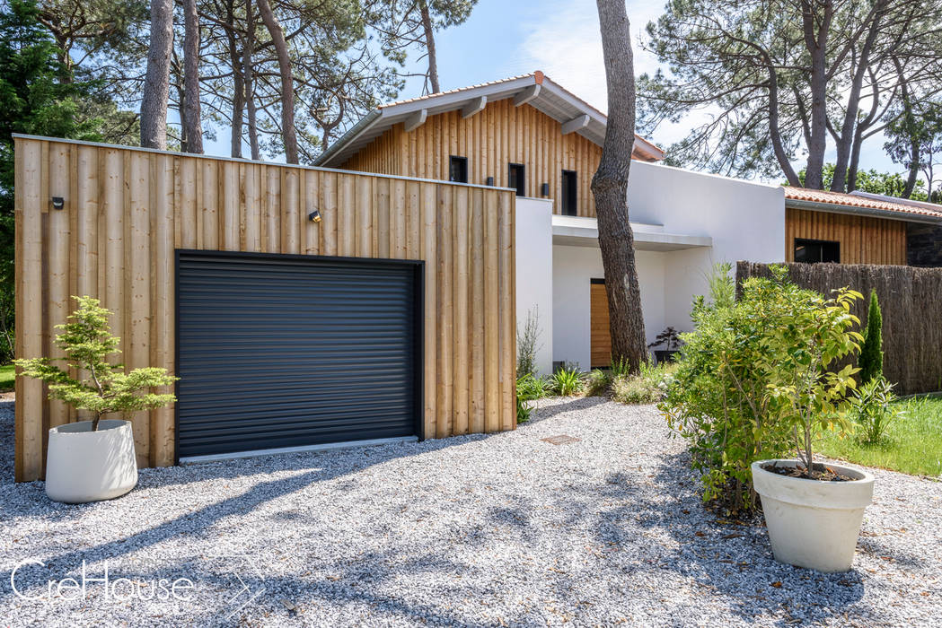 Création d’une maison individuelle avec piscine, Agence CréHouse Agence CréHouse 現代房屋設計點子、靈感 & 圖片