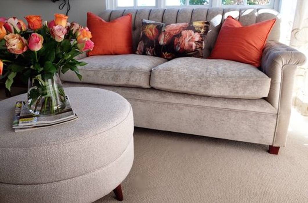 Bedroom sitting area Westhouse and Garden Classic style bedroom Silk Yellow Sofas & chaise longue