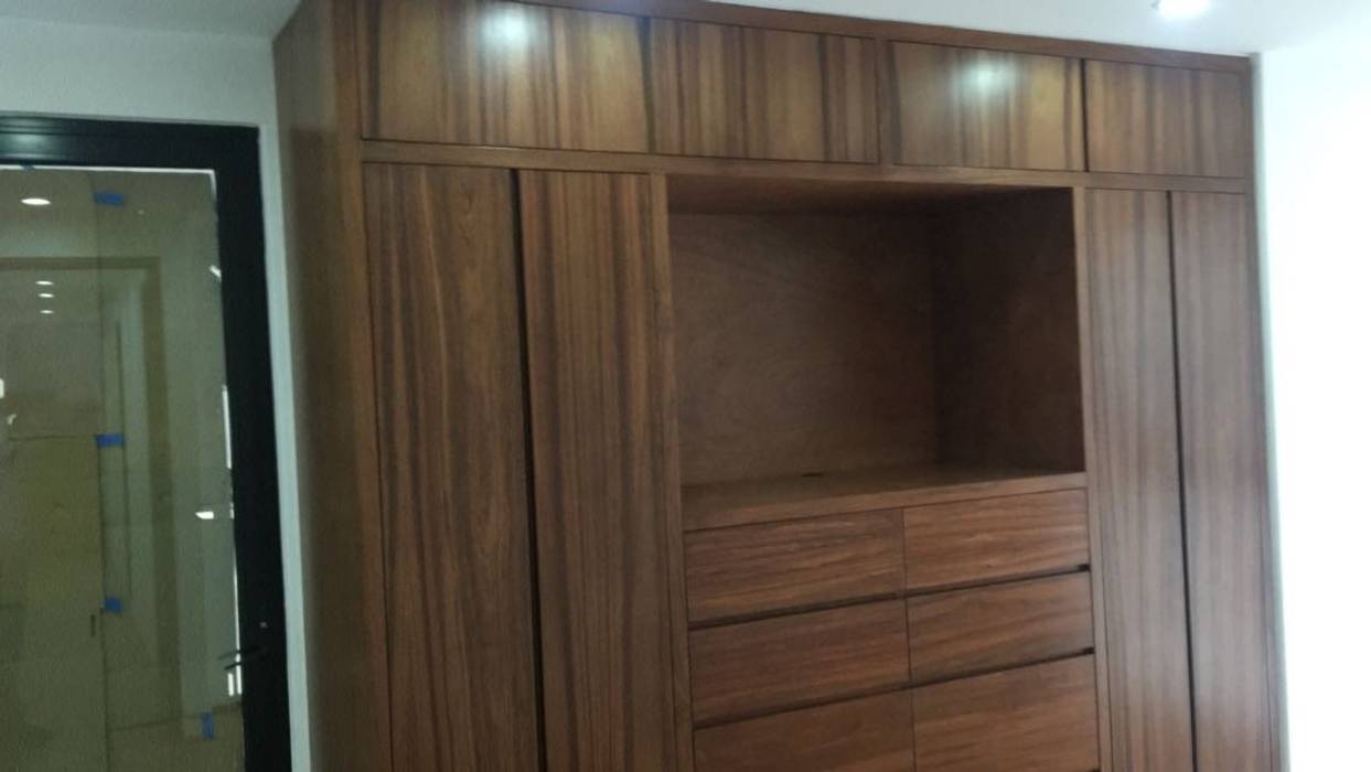 CLOSET RECAMARA PRINCIPAL homify Vestidores modernos Madera Acabado en madera