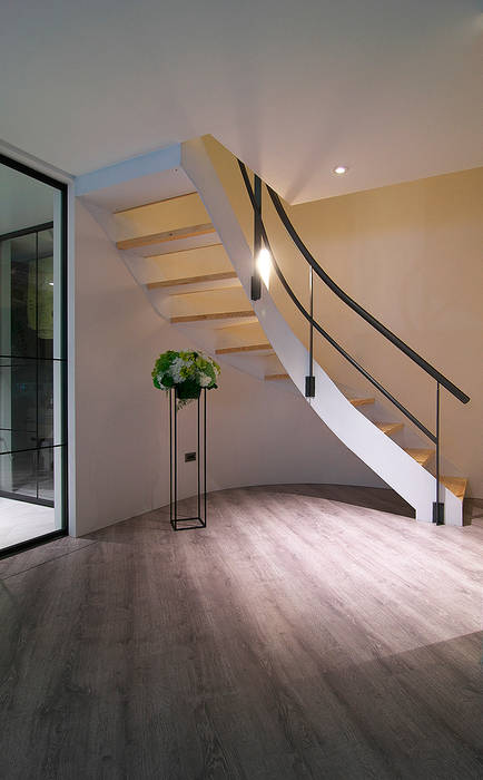 homify Asian corridor, hallway & stairs