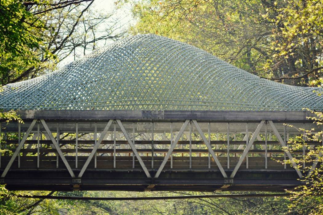 Couverture d'une passerelle piétonne en bambou - Terra Botanica, Déambulons Déambulons 商業空間 竹 緑 美術館・博物館