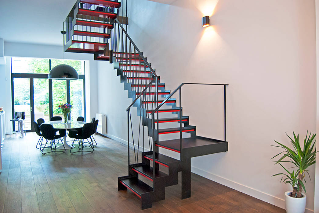 Moderne trap homify Moderne gangen, hallen & trappenhuizen