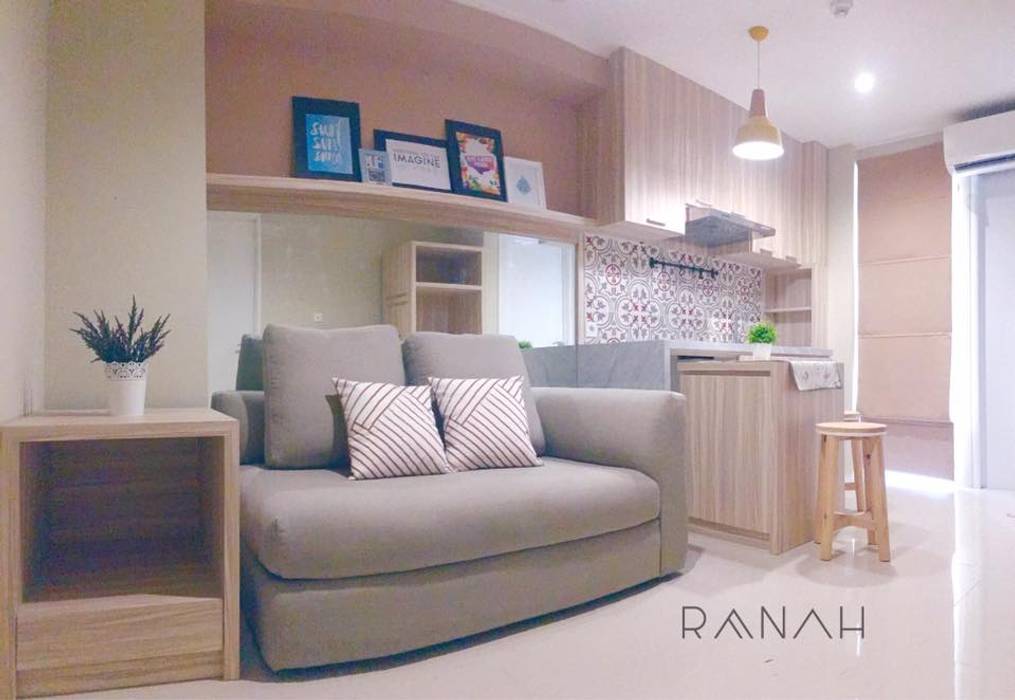 2 Bedrooms - Bassura City Apartment, RANAH RANAH 现代客厅設計點子、靈感 & 圖片
