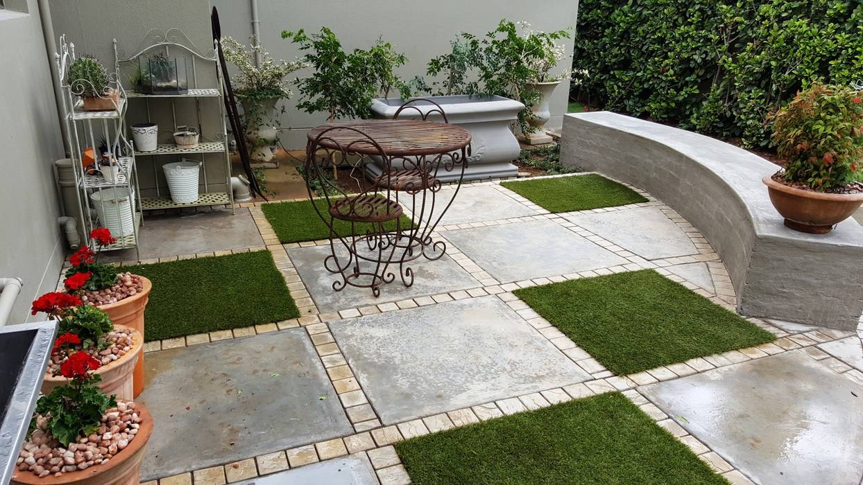 Gorgeous Gardens Modern balcony, veranda & terrace