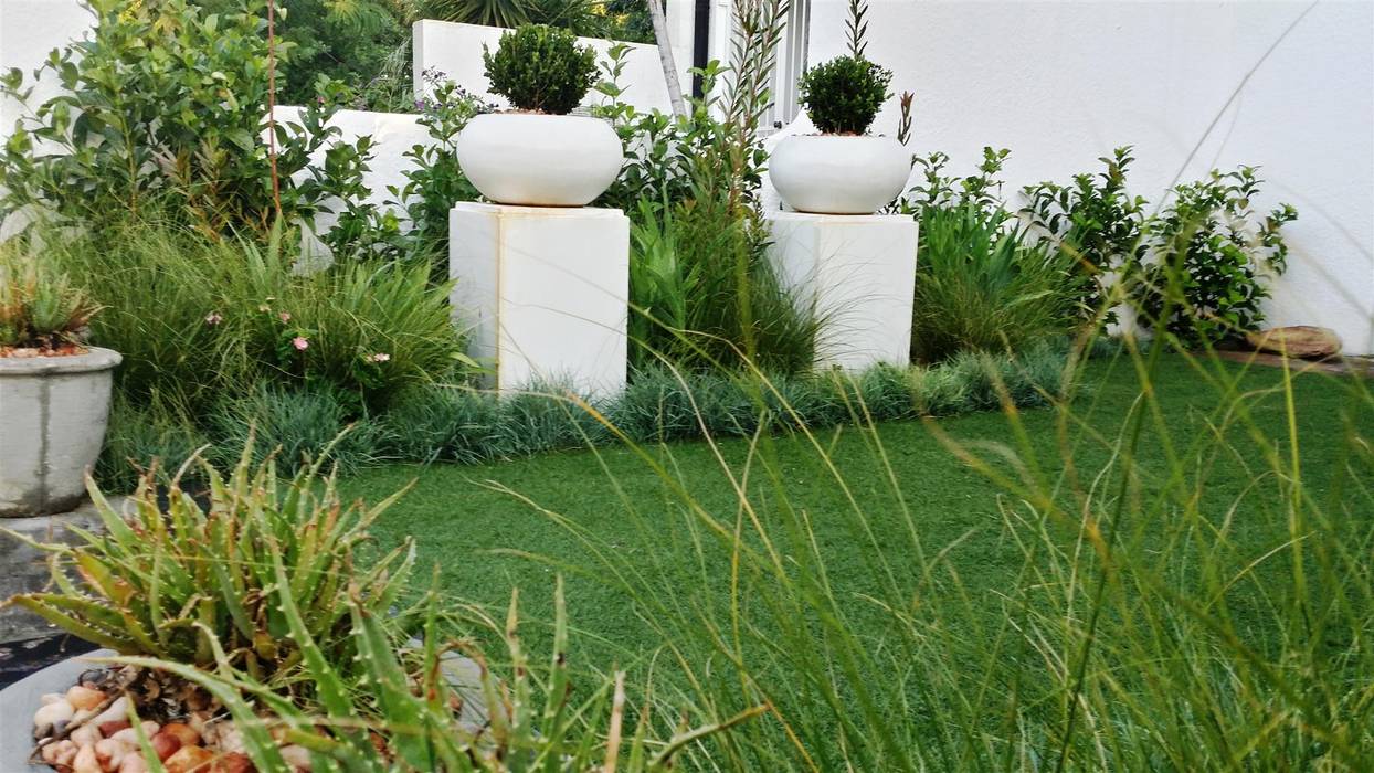 New garden for Kobus and Helet Storm, Gorgeous Gardens Gorgeous Gardens Сад в стиле модерн