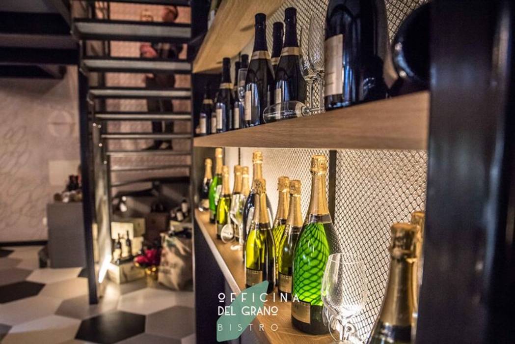 interno wine bar Massimo Viti Architetto studio Architectural Make-Up+ Finestre & Porte in stile industriale