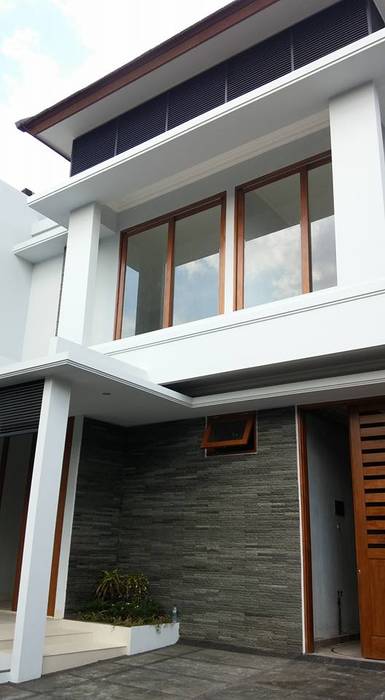 Rumah Bergaya Bali Modern di Cinere, Studio JAJ Studio JAJ Rumah Tropis