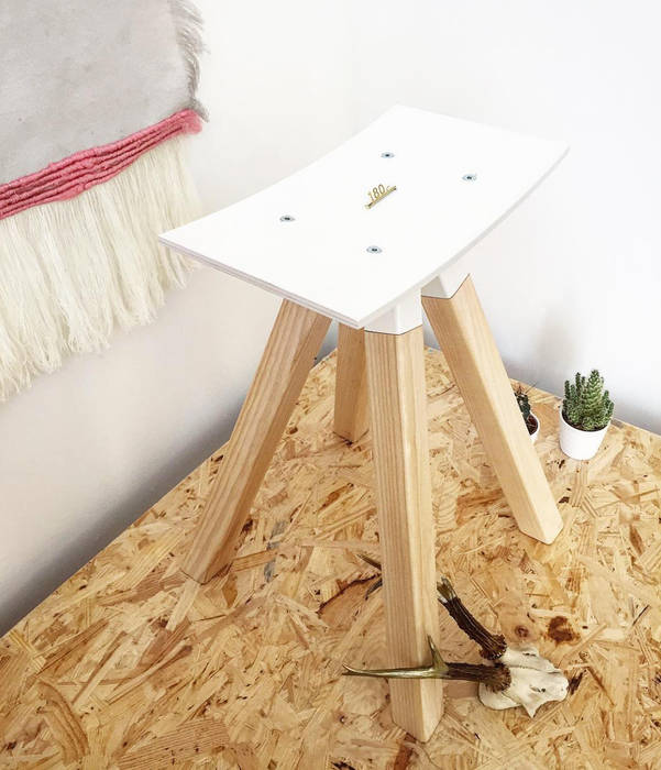 Krukje 12, Çedille by Françoise Oostwegel Çedille by Françoise Oostwegel Living room لکڑی Wood effect Stools & chairs
